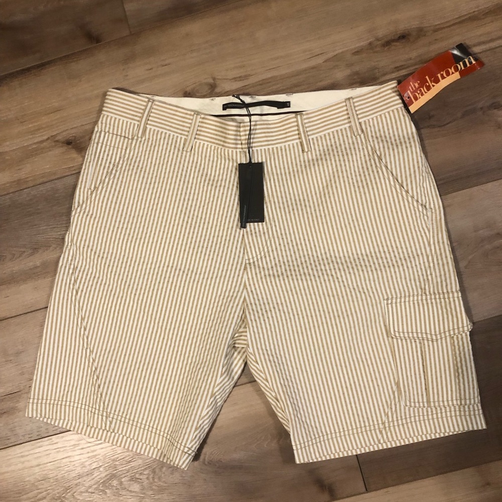 NWT GASTANONAVARRA GOLD WHITE STRIPE SHORTS SIZE 48 (MEASURES 17" AT WAISTBAND)
